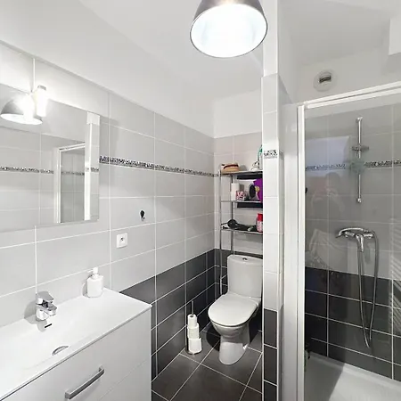 Moderne Avec Grande Terrasse Au Cœur De *