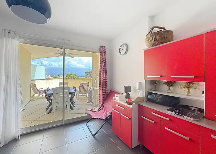 Moderne Avec Grande Terrasse Au Cœur De * Calvi (Corsica)